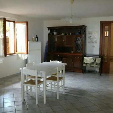 Sunny Seaside With Ping Pong Table דירה *